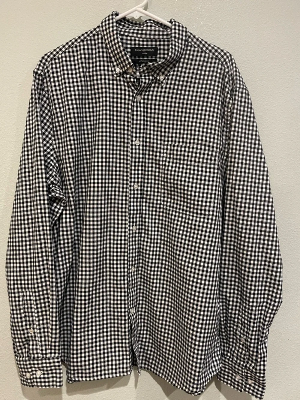Banana Republic Black & White Gingham Button-Down Untucked Shirt